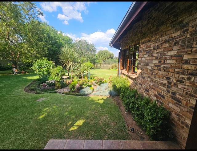 4 BEDROOM HOUSE FOR SALE IN VANDERBIJLPARK SW 5